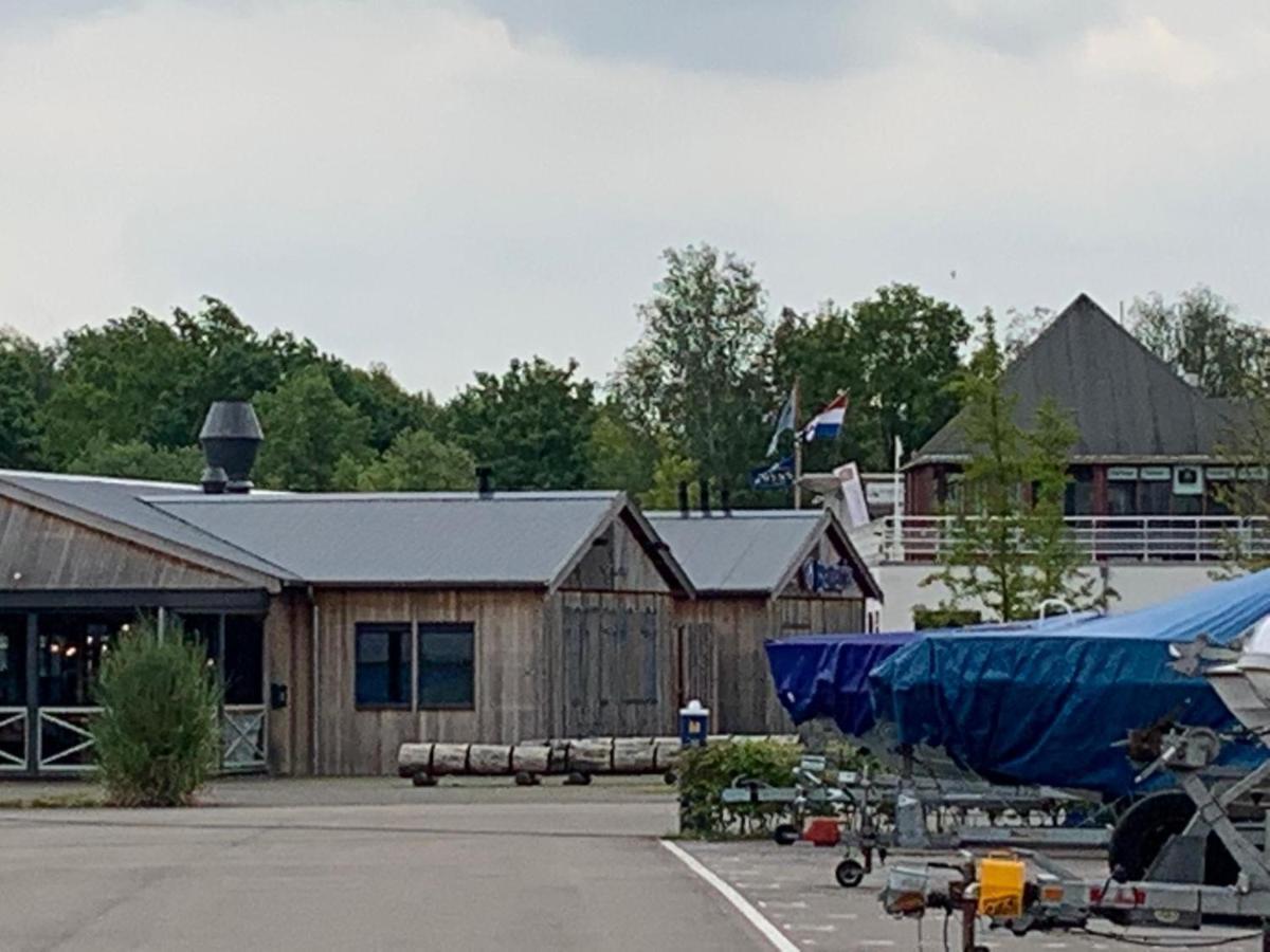 Botel Marinaparcs